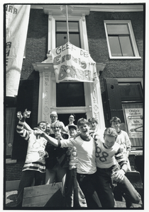 109279 Afbeelding van de Eeuwige Jaars -studenten, tijdens een feest bij de Studentensociëteit Veritas (Kromme ...